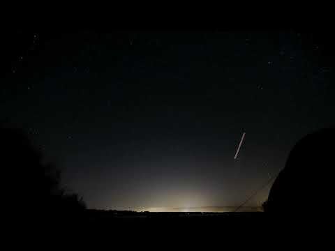 Time-lapse fra natten til i dag ved Præstø Fjord - Ingen droner, men masser af stjerner, fly og satellitter ;)