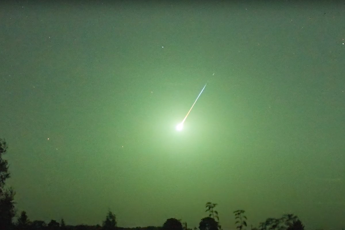 Nakties danguje virš Lietuvos – galingas meteoro sprogimas