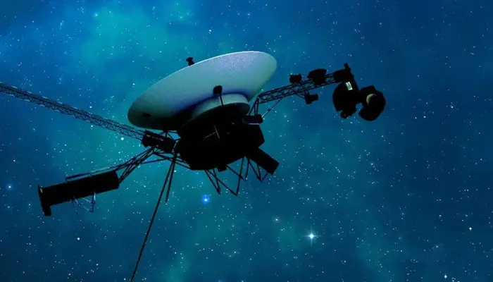 What did Voyager 2 discover on Neptune’s moon Triton and why did it shock scientists?
