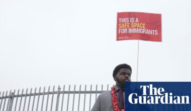 California bill requires families to be alerted of immigration agents on school campuses | California