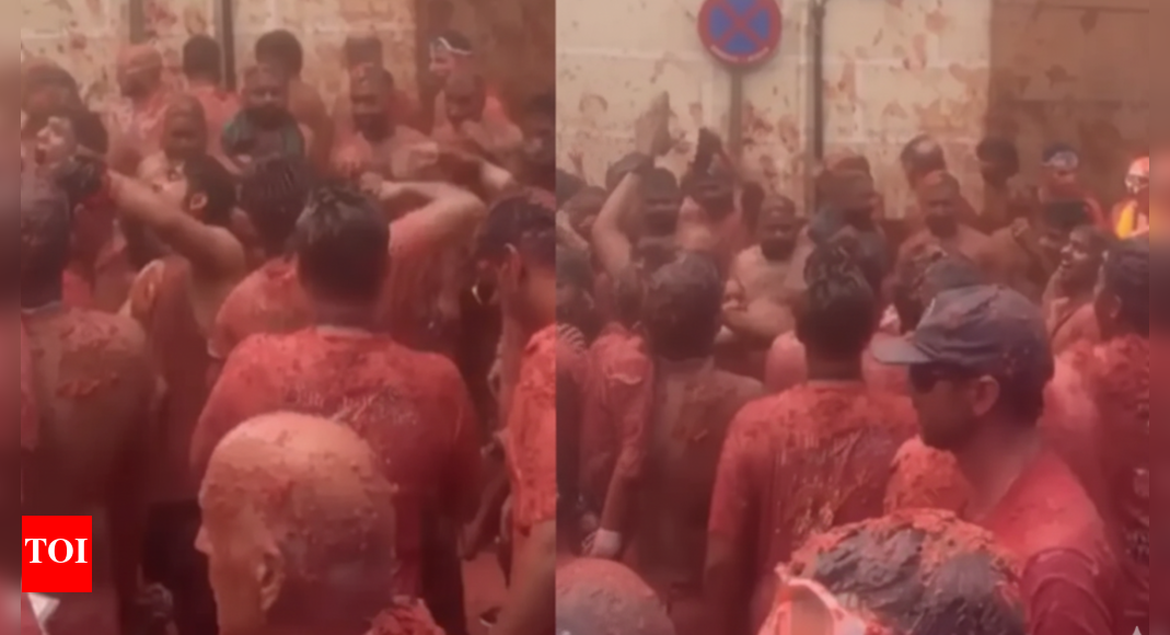 ‘Jumma Chumma’ hits Spain’s La Tomatina: Indians singing the Bollywood classic goes viral |