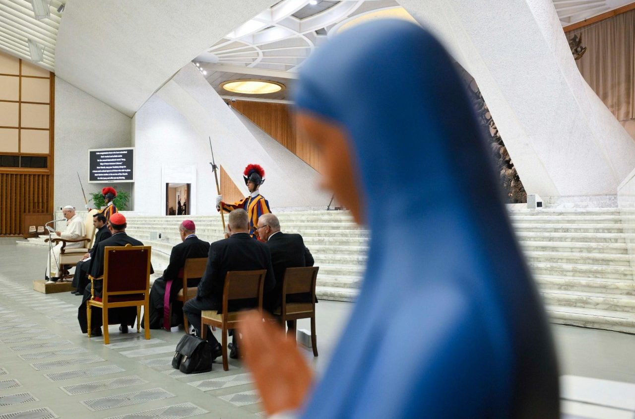 Pope: Seeing with Mary's eyes helps people and cultures walk in peace
