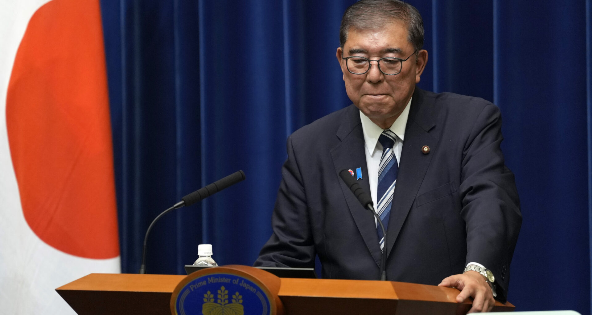 Ishiba resigns