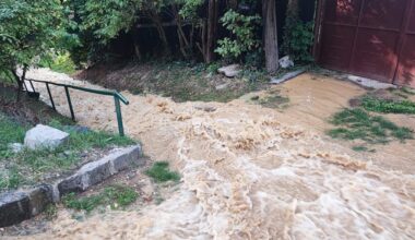 FOTO: Strada Dobrogeanu-Gherea s-a inundat din nou