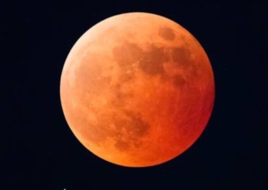 Eclissi totale di Luna, l'Italia ammira la magia del cielo del 7 settembre 2025, Foto e Video