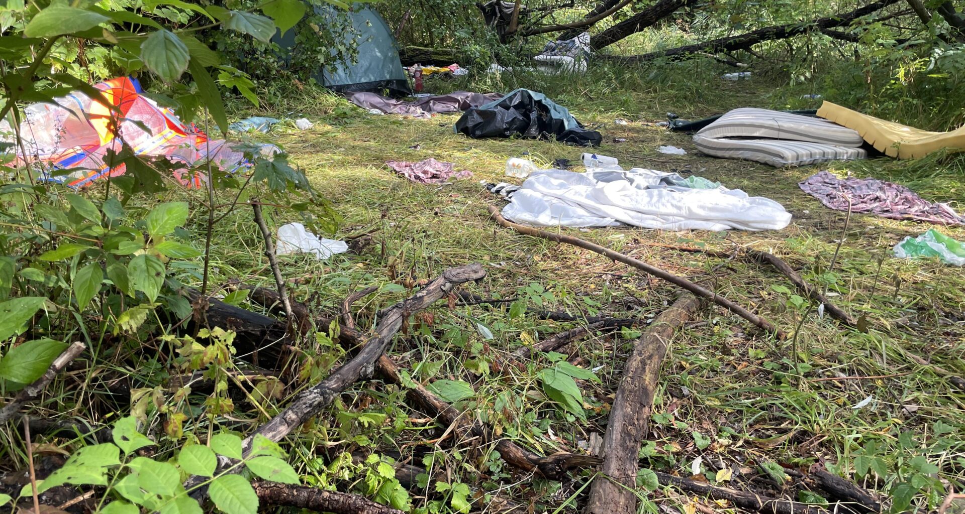 En ryddet teltlejr på Amager Fælled