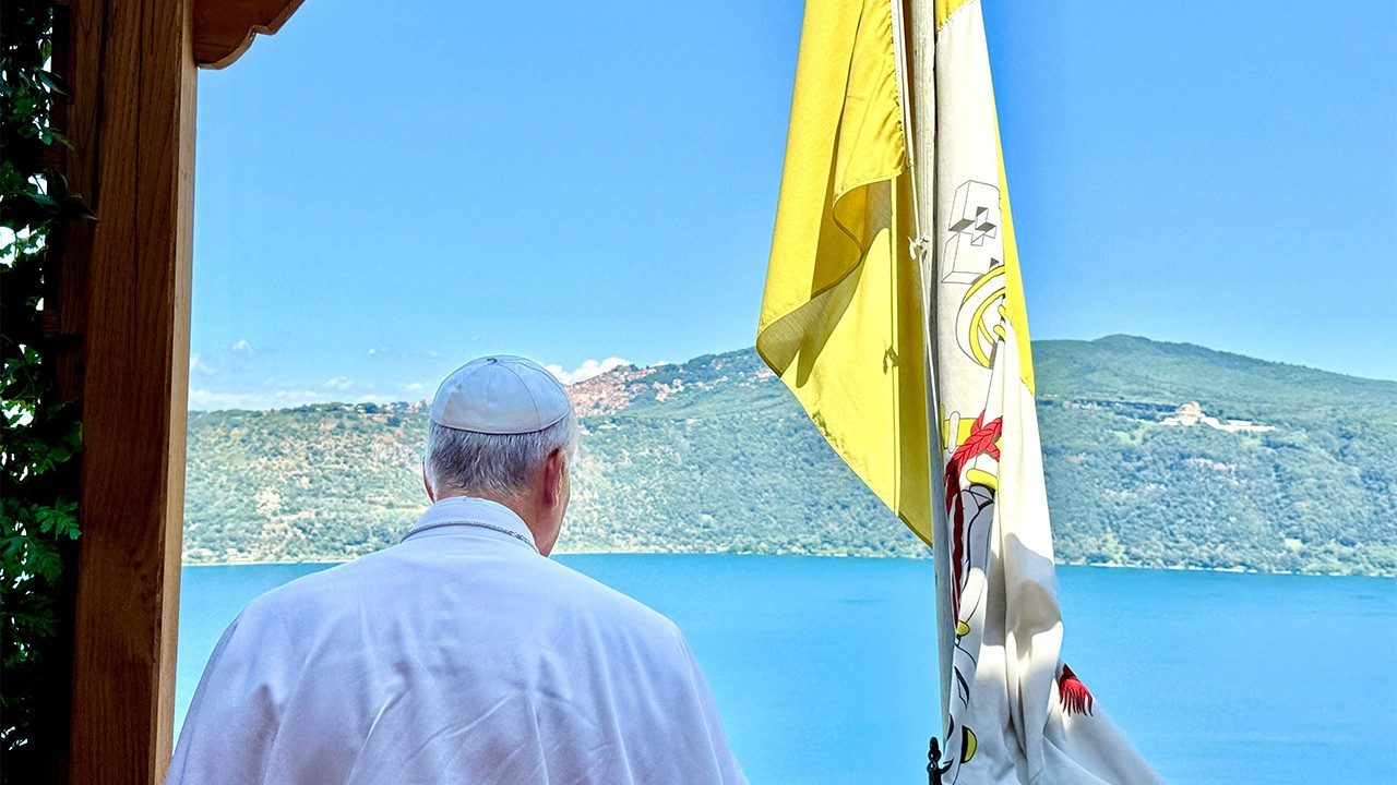 Il Papa torna per meno di una giornata a Castel Gandolfo