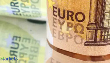 French 10-year bond yield tops Italy levels after PM falls