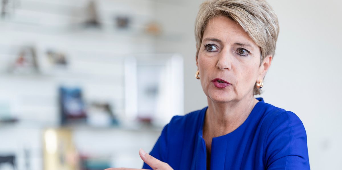 Finance: la Suisse doit-elle continuer de réduire sa dette?