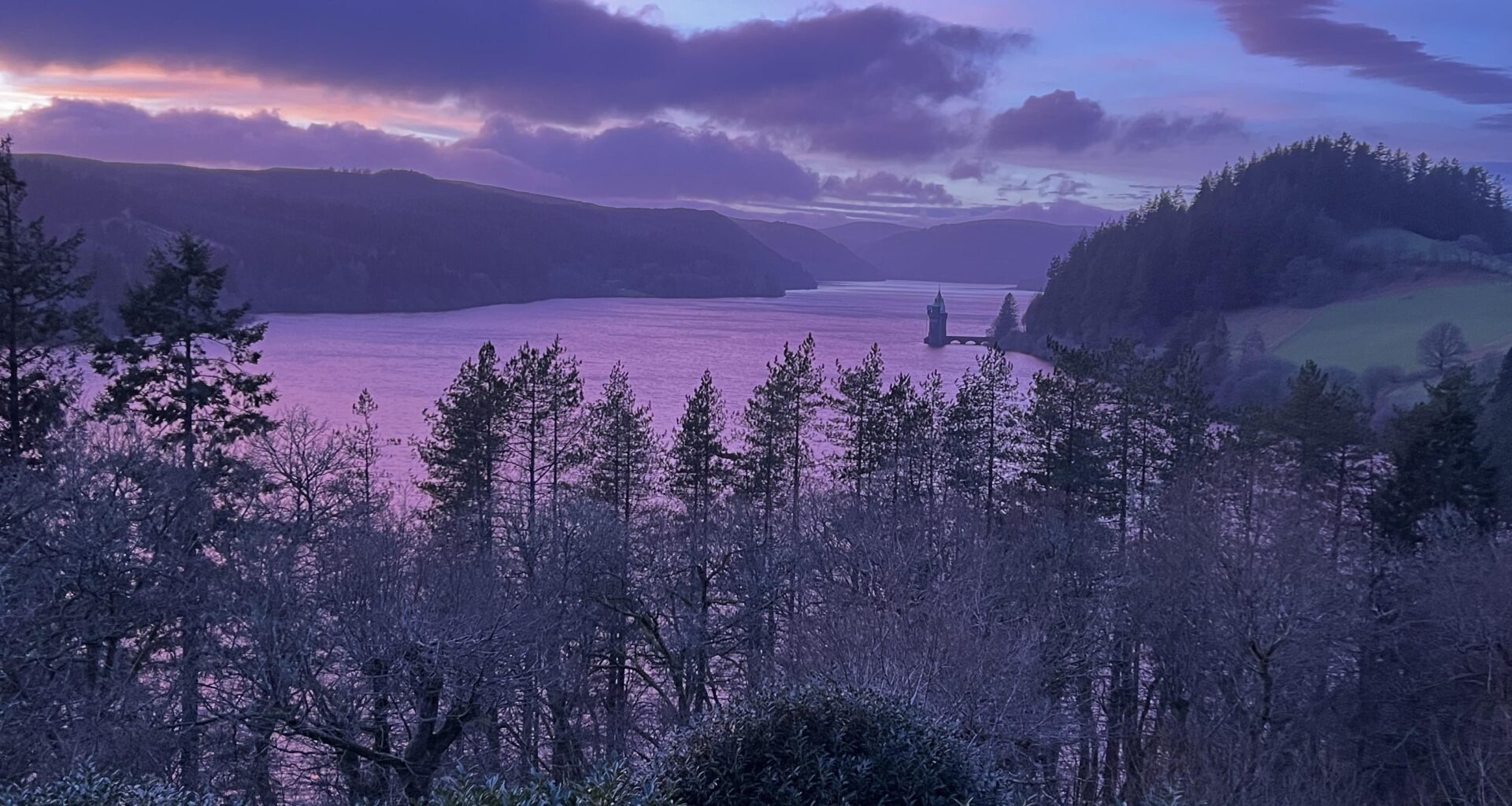 Amazing sunset at Lake Vyrnwy. No AI and no photo editing. Took with my Iphone 13 Pro Max