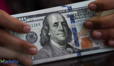 Dollar steady as inflation data and central banks take focus