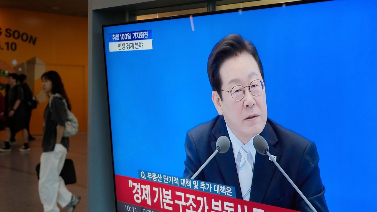 South Korea president says Korean companies will hesitate to invest in US without better visa system