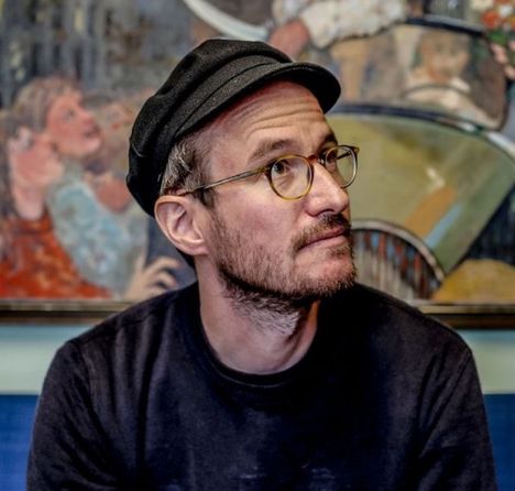 Juho Kuosmanen tunnetaan muun muassa Hytti nro 6 -elokuvastaan.