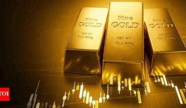 Gold rate today: Prices hit fresh highs on Fed rate cut hopes; gold at Rs 1,13,800/10g, silver crosses Rs 1.32 lakh/kg