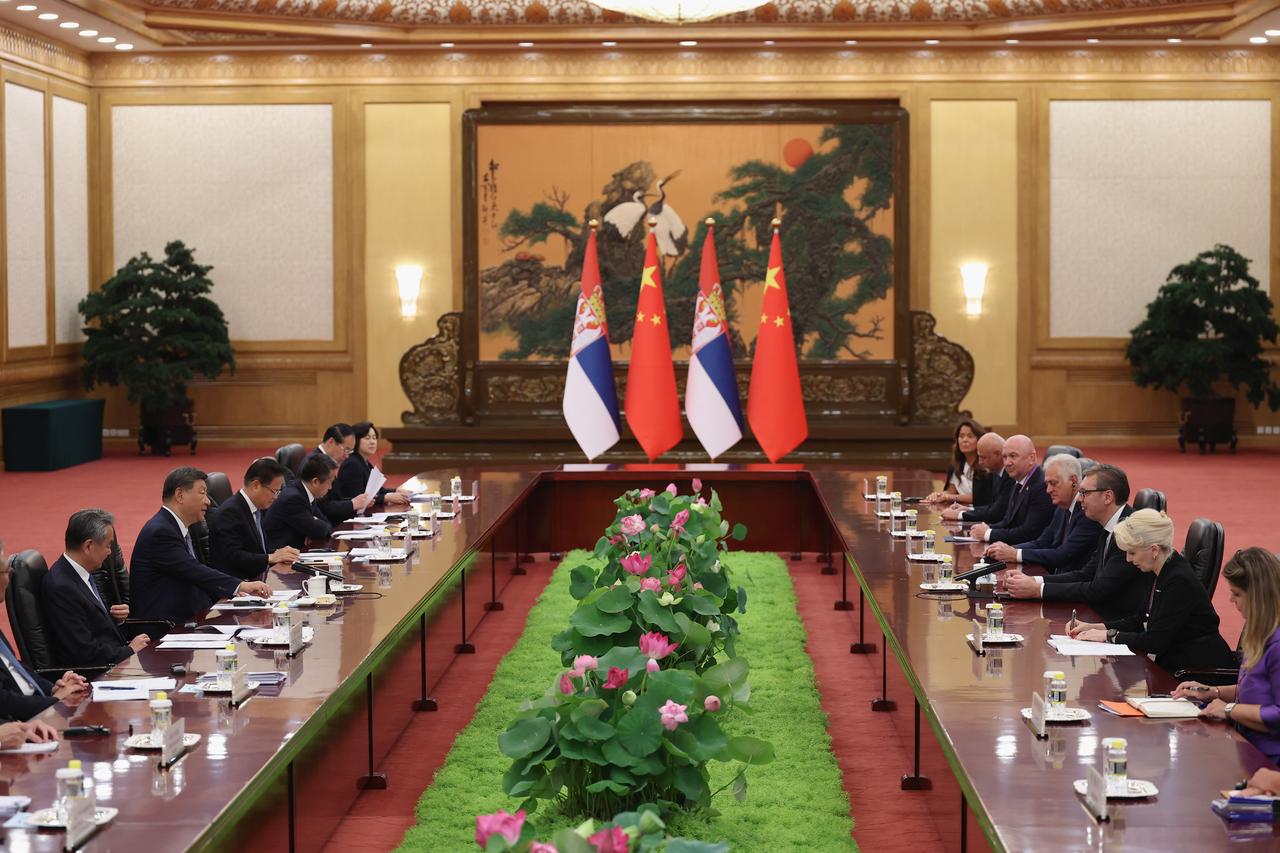 China's President Xi Jinping (2nd L) and Serbia's President Aleksandar Vucic (3rd R) hold a bilateral meeting at The Great Hall of People in Beijing on September 4, 2025. (AFP Photo)