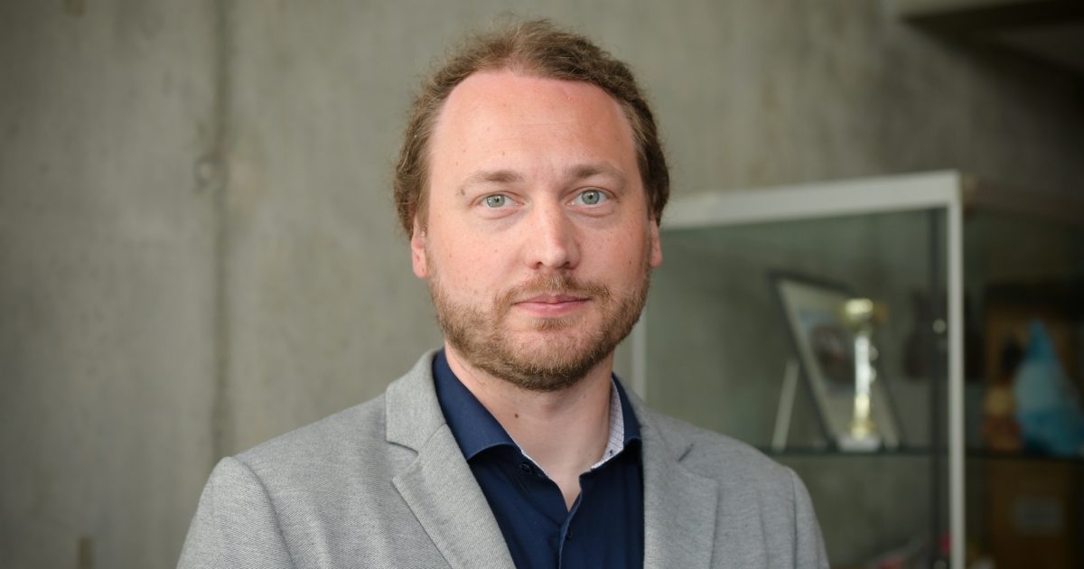 Hradil: Češi jsou chudí příbuzní Západu | iROZHLAS