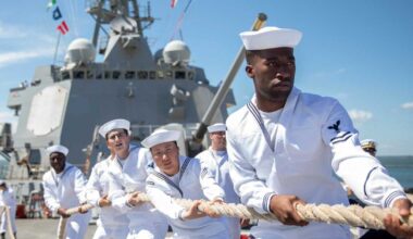 US missile destroyer arrives in Finland as Nato beefs up eastern flank | Yle News