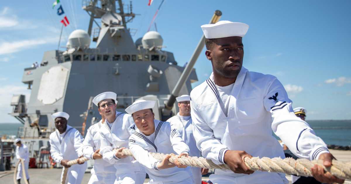 US missile destroyer arrives in Finland as Nato beefs up eastern flank | Yle News