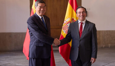 El ministro de Asuntos Exteriores, Unión Europea y Cooperación, José Manuel Albares, recibe al  vice primer ministro de China, H