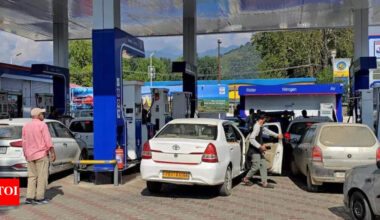 Petroleum dealers in Nashik oppose ‘no PUC, no fuel’ policy citing safety concerns | Nashik News