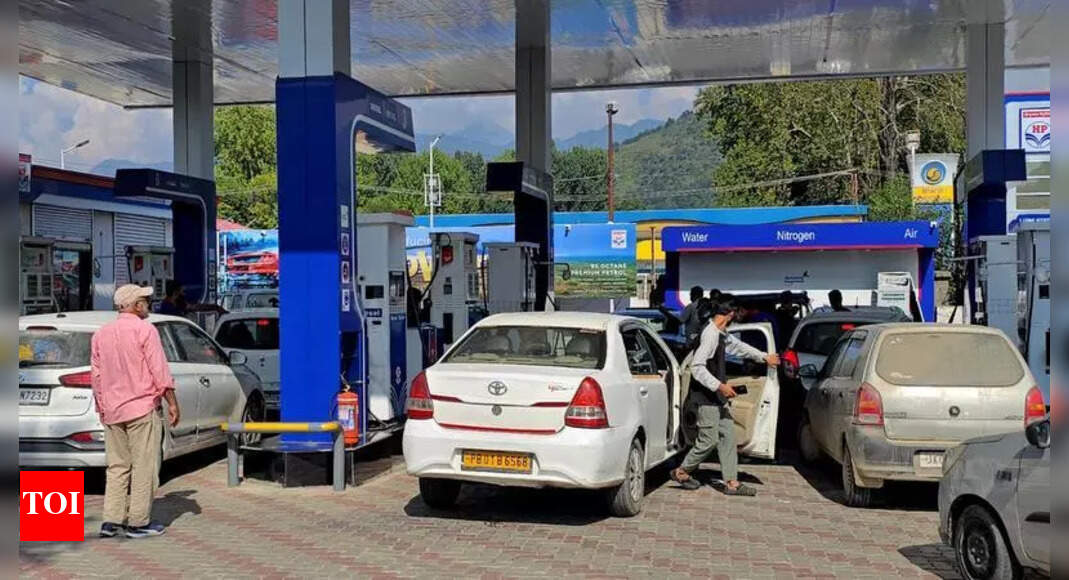 Petroleum dealers in Nashik oppose ‘no PUC, no fuel’ policy citing safety concerns | Nashik News