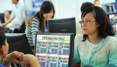 Stock market enters pivotal point with cautious optimism