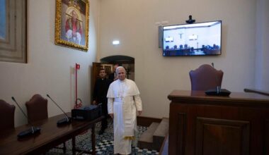 Pope Leo visits new courtroom of Vatican Tribunal