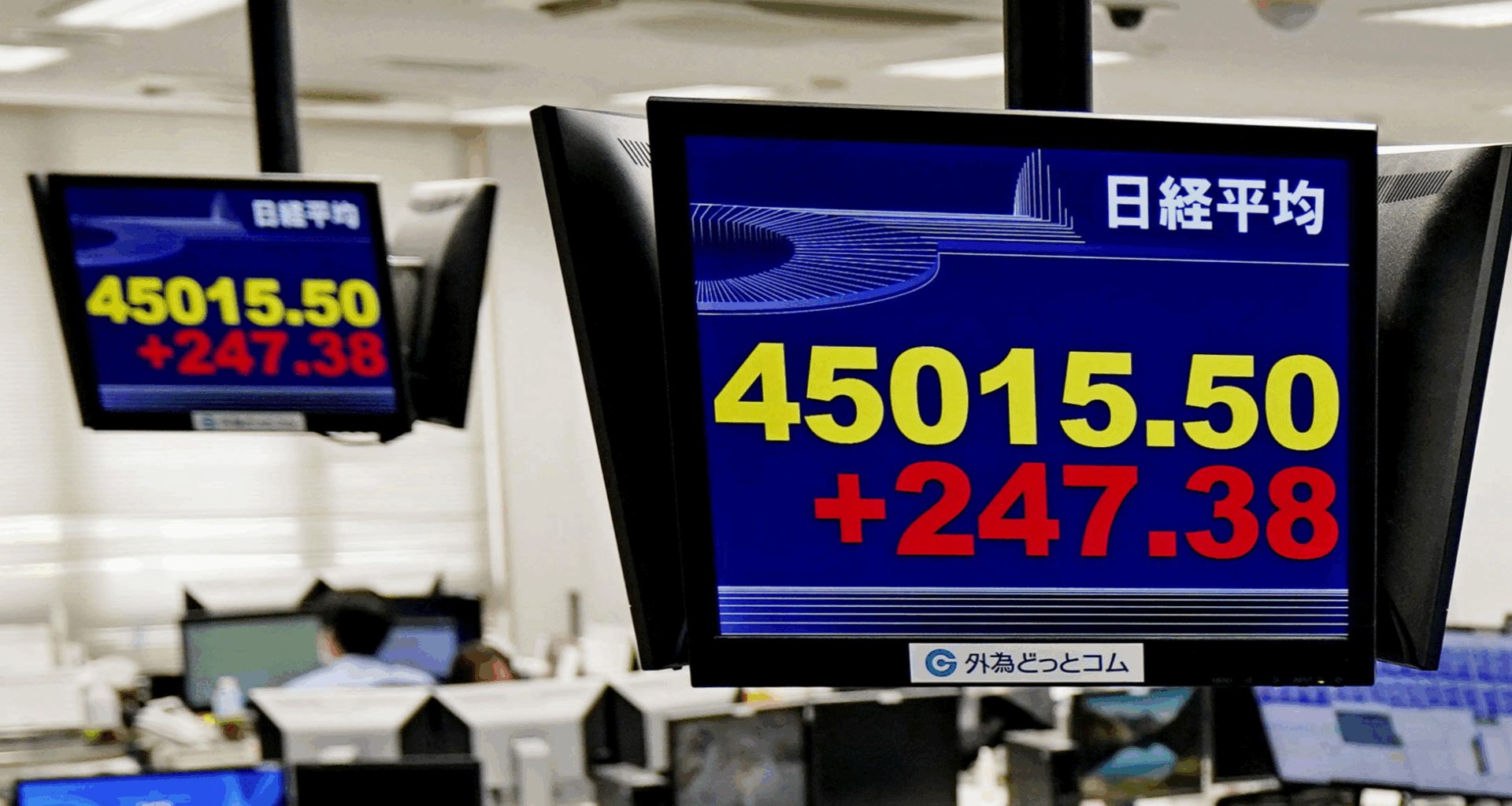 Japan stocks fall on ETF plan, yen and yields rise on rate bets