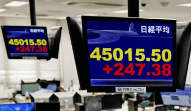 Japan stocks fall on ETF plan, yen and yields rise on rate bets