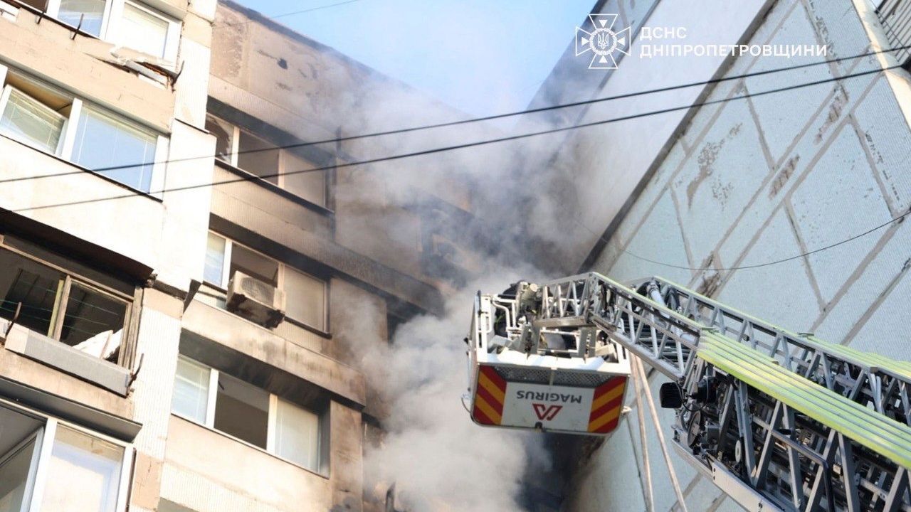 Russia launches a large-scale attack on Ukraine, killing 3 and wounding dozens