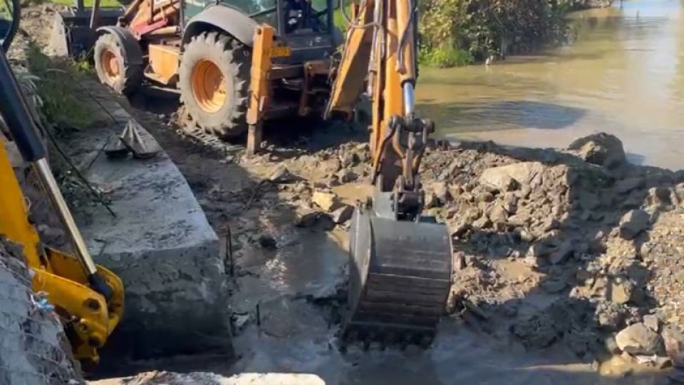 Avarie la conducta de apă în Hălchiu și Satu Nou VIDEO