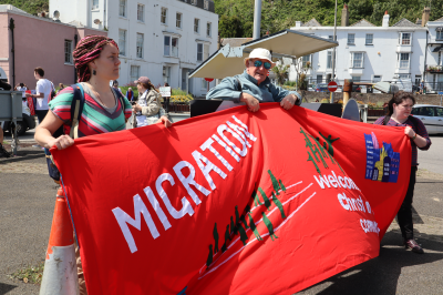 'Love knows no borders' Christian vigil at Dover