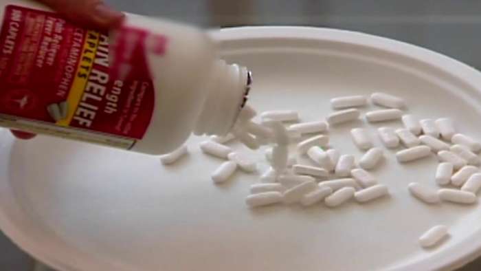 White House warns against Tylenol use in pregnancy, sparking nationwide backlash from medical experts