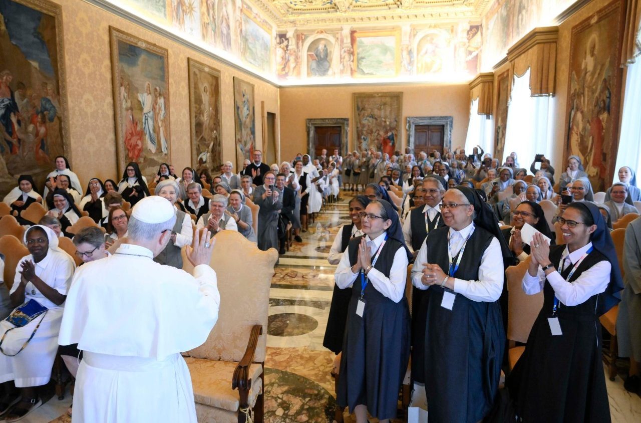 Pope to women religious: The world needs generous women