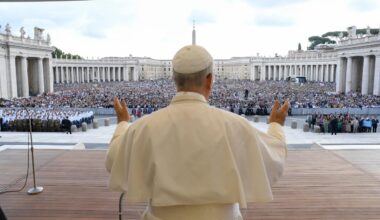 Pope at Audience: Jesus redeems darkest places of human existence