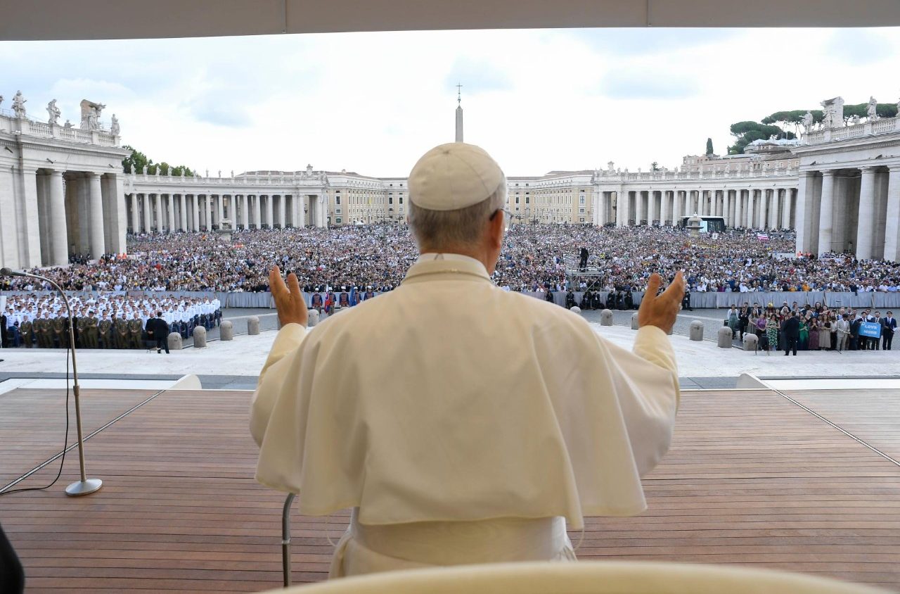 Pope at Audience: Jesus redeems darkest places of human existence
