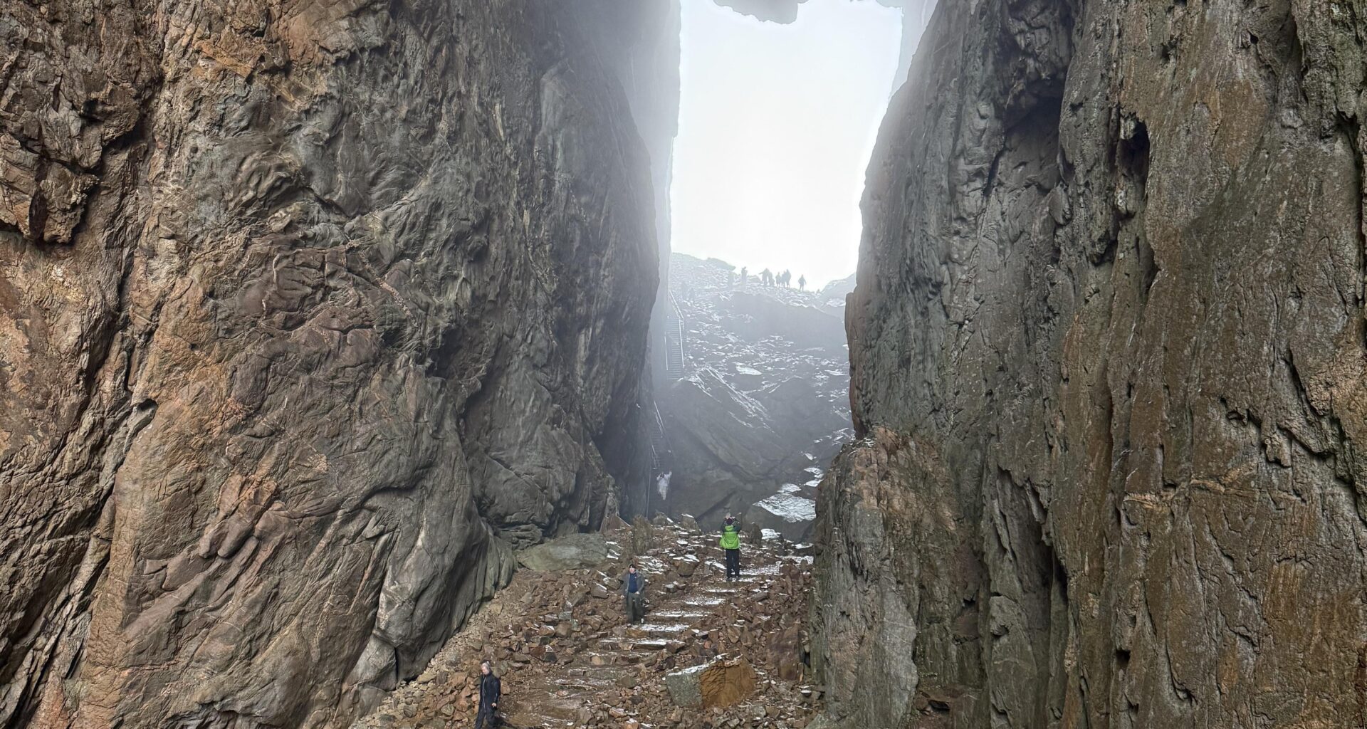 The hole in Torghatten really is quite big!!