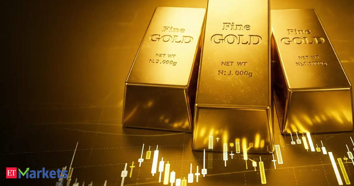 Gold rebounds on US rate-cut bets, geopolitical risks