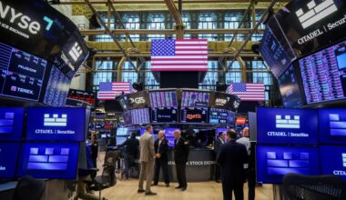 US Stock Rally Cools as October Turbulence, Earnings Season Loom
