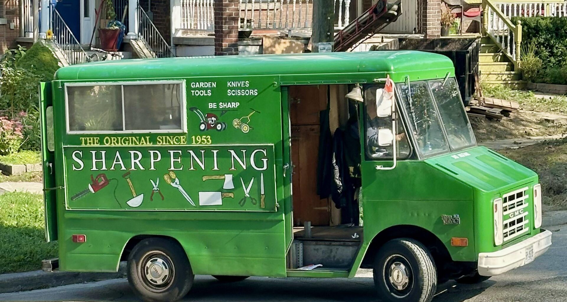 Gringos descubren el afilador