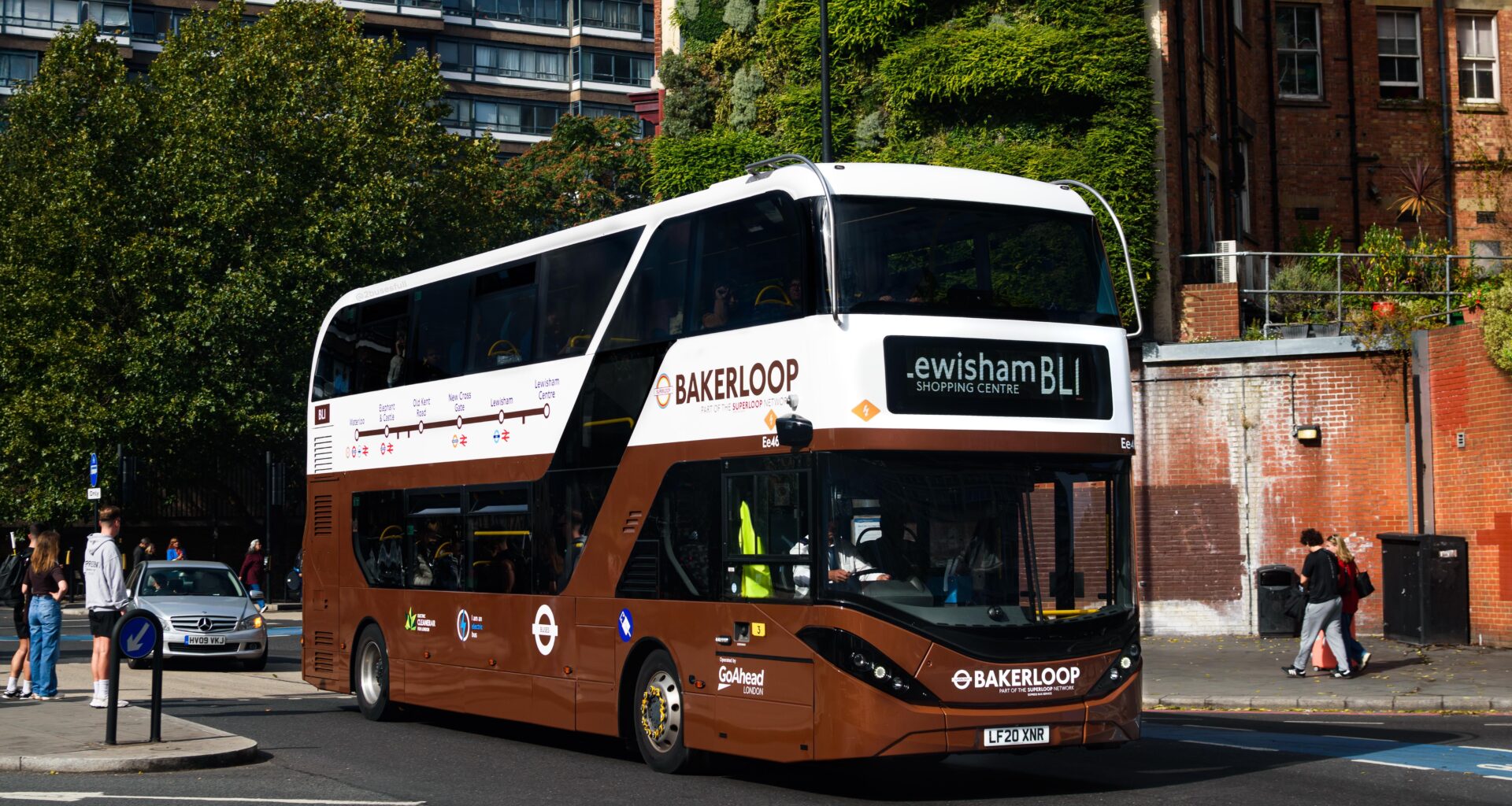 I managed to capture the new Bakerloop BL1 service at Elephant and Castle today; it's first day. The new route follows the same route that the proposed Bakerloo Line extension is taking and is intended to "bring to life" the extension early. The Bakerloop is part of the expanding Superloop network.
