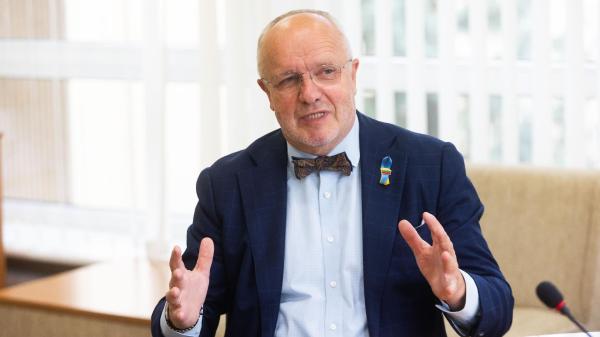 Valdantieji sutiktų diskutuoti apie galimybę atnaujinti partijų susitarimą dėl gynybos