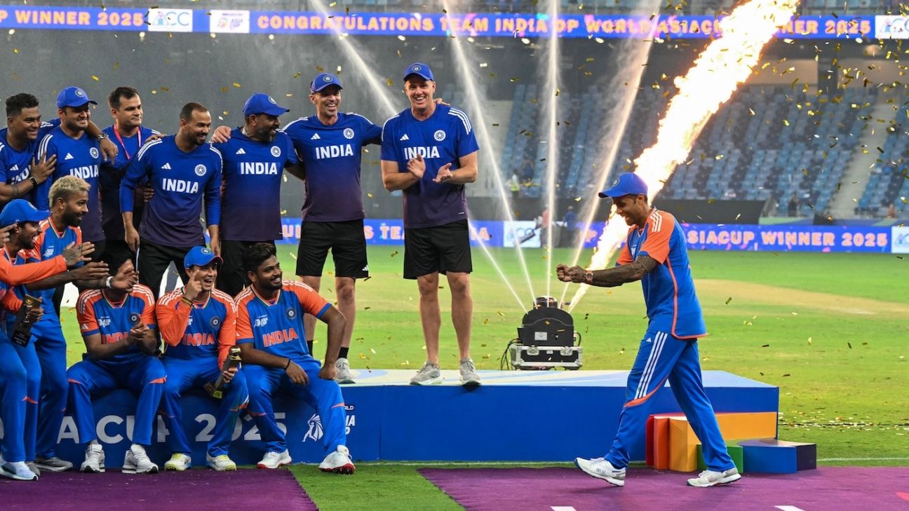 India refuse to accept Asia Cup trophy from Mohsin Naqvi