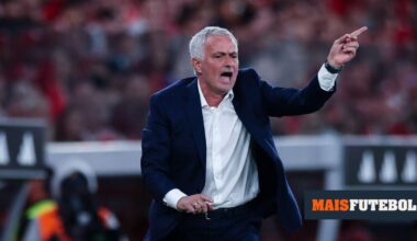 Benfica: Mourinho leva cinco miúdos da formação a Londres