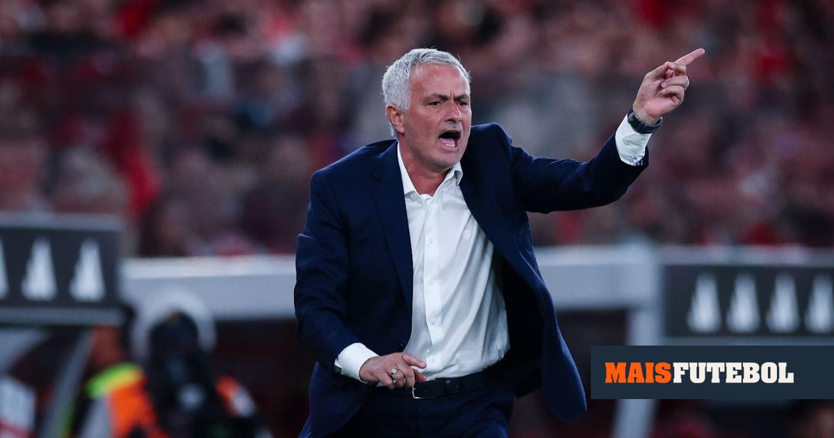 Benfica: Mourinho leva cinco miúdos da formação a Londres