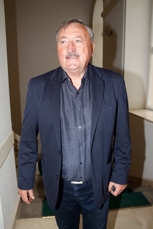 Panenka už dávno nebydlí skromně: z jeho chalupy je moderní sídlo, které budí závist široko daleko.