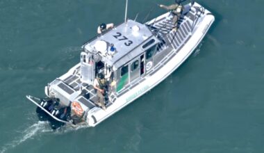 ICE in Chicago today: Federal immigration agents, Border Patrol boat seen in downtown Chicago | LIVE