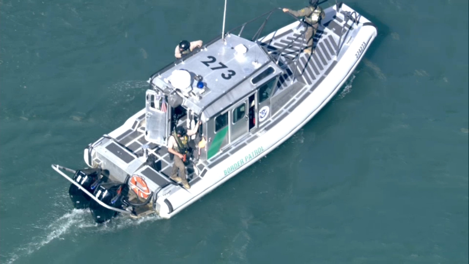 ICE in Chicago today: Federal immigration agents, Border Patrol boat seen in downtown Chicago | LIVE