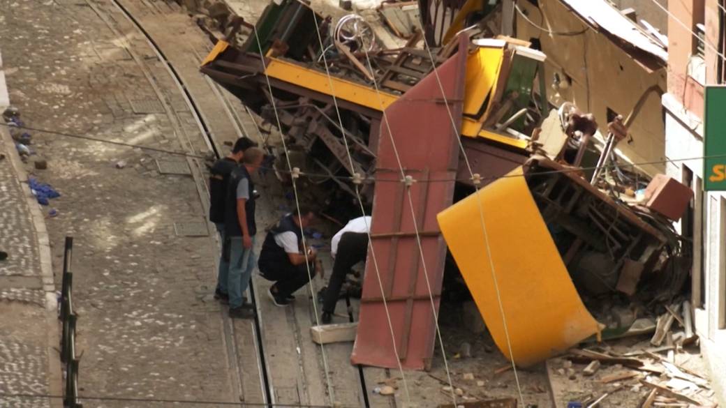 Click to play video: 'Popular Lisbon funicular crashes into building, killing at least 17'