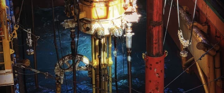 Drilling offshore